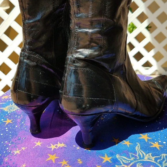 Boots - Picture 3 of 4